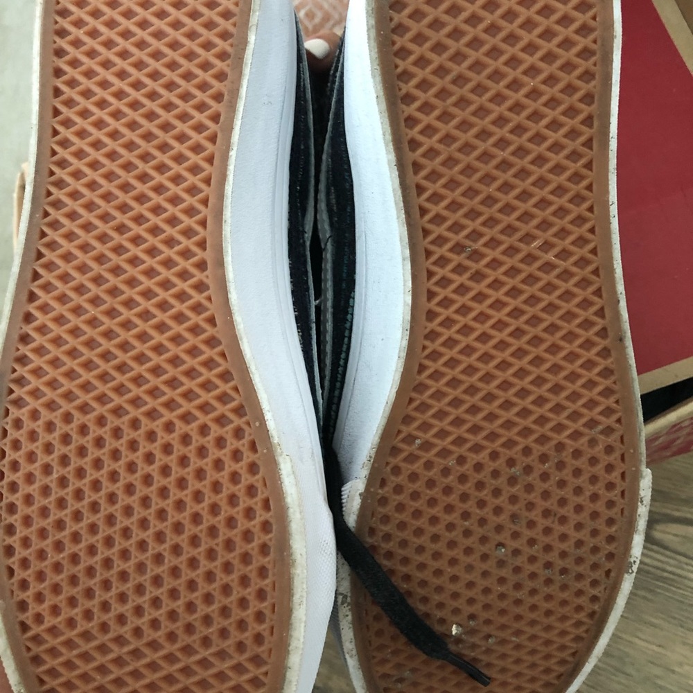 Vans - Picture 2 of 4